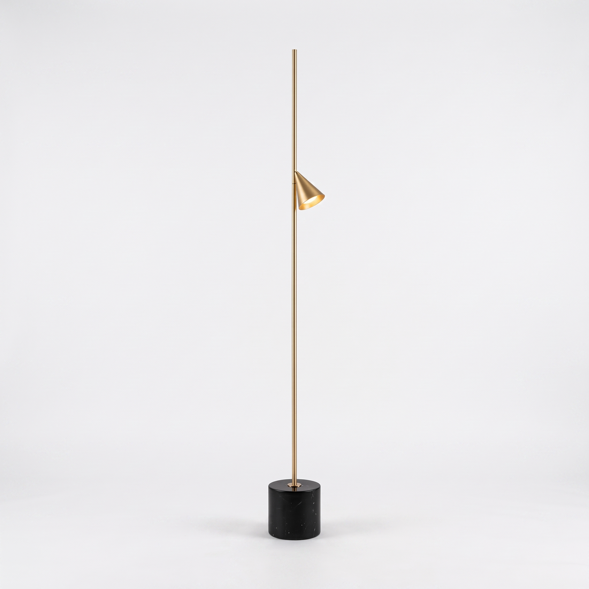 Comvilo Soreluna Floor Lamp in Gold and Black, detail view