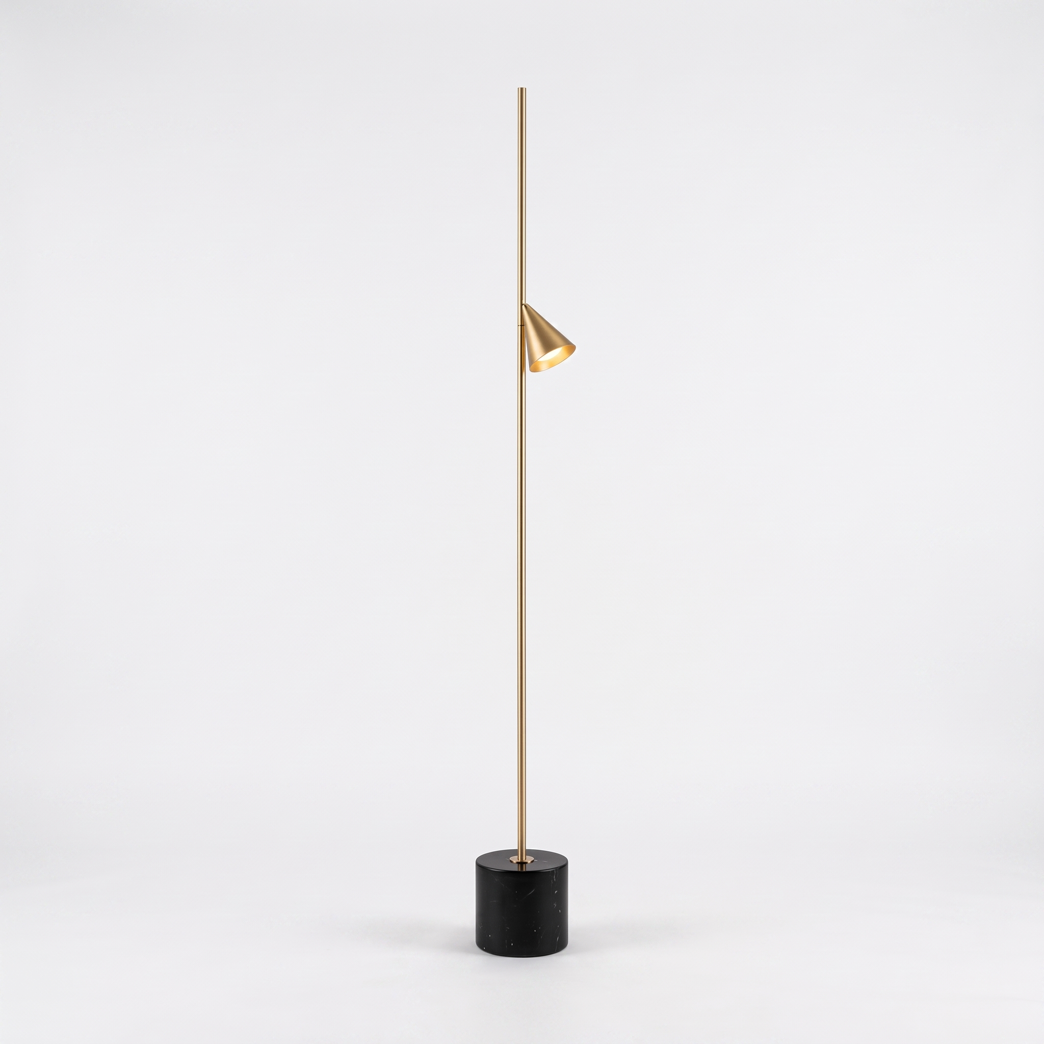 Comvilo Soreluna Floor Lamp in Gold and Black, detail view