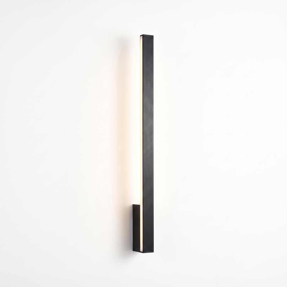 Comvilo Linear LED Wall Light in Black, detail view