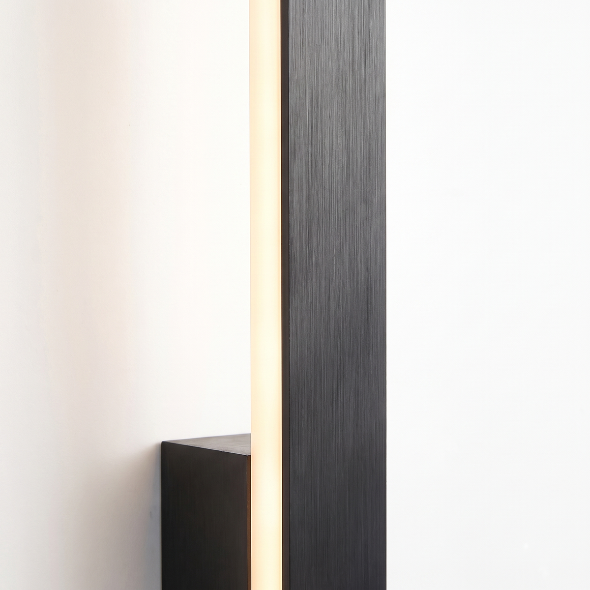 Comvilo Linear LED Wall Light in Black, additional product view