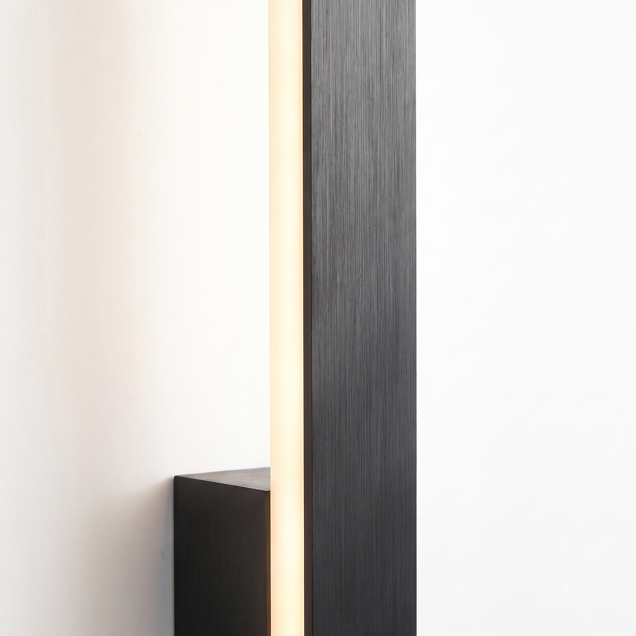 Comvilo Linear LED Wall Light in Black, additional product view