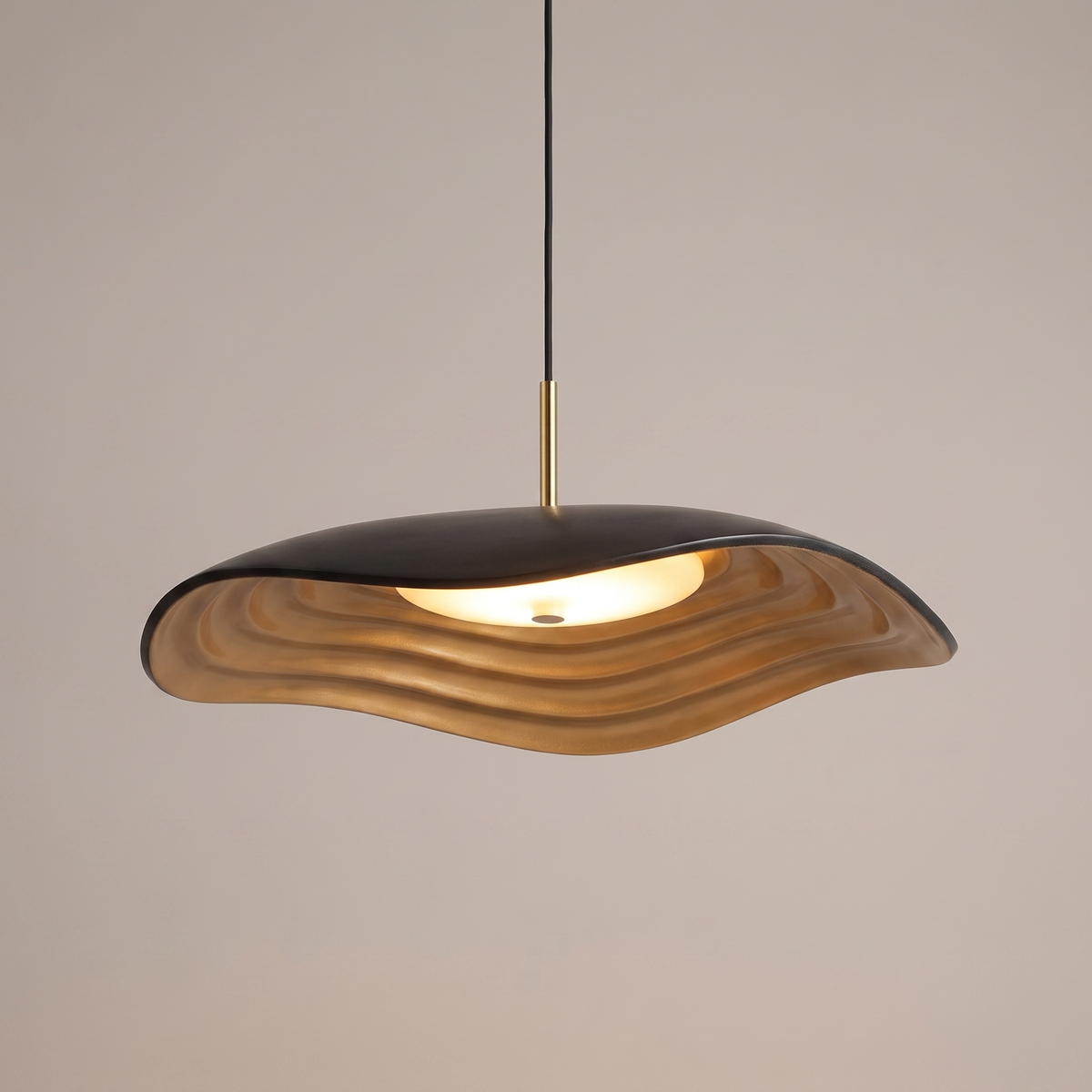 Comvilo Valentina Pendant Lamp in black resin and acrylic, at a three-quarter studio angle