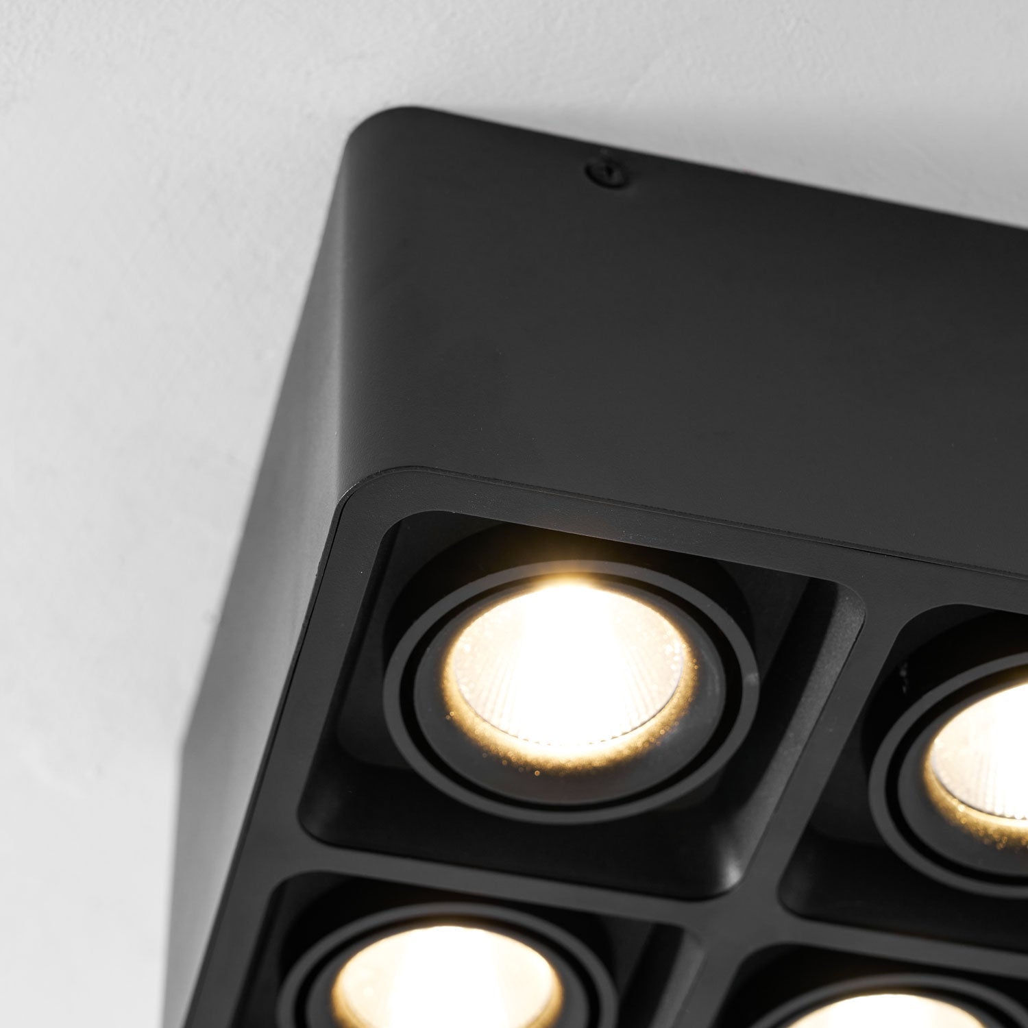 Giyan Adjustable Spotlight