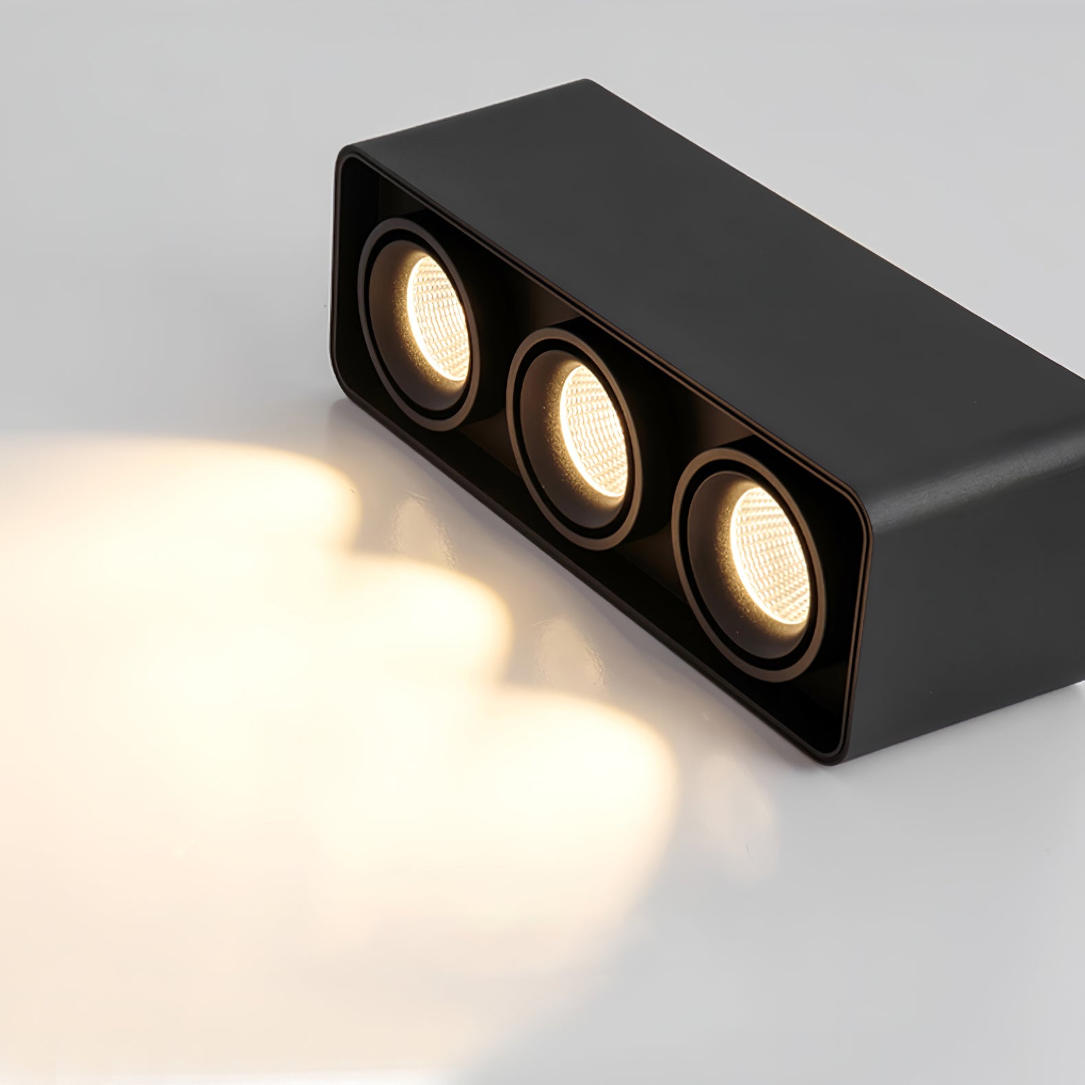 Giyan Adjustable Spotlight