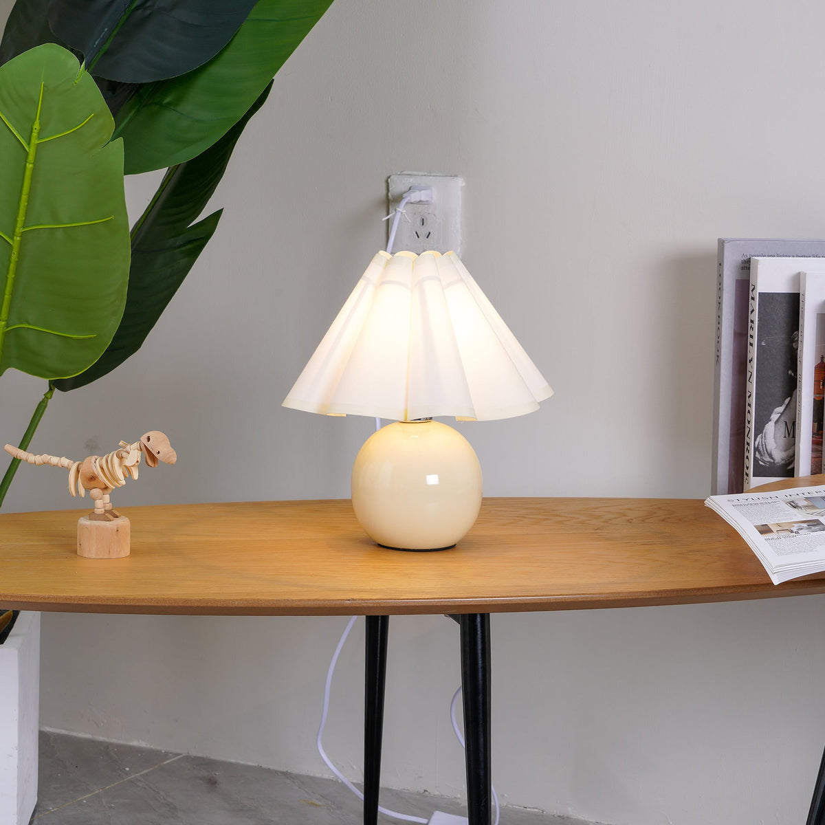 Kicsi Knife Pleat Table Lamp – image 12