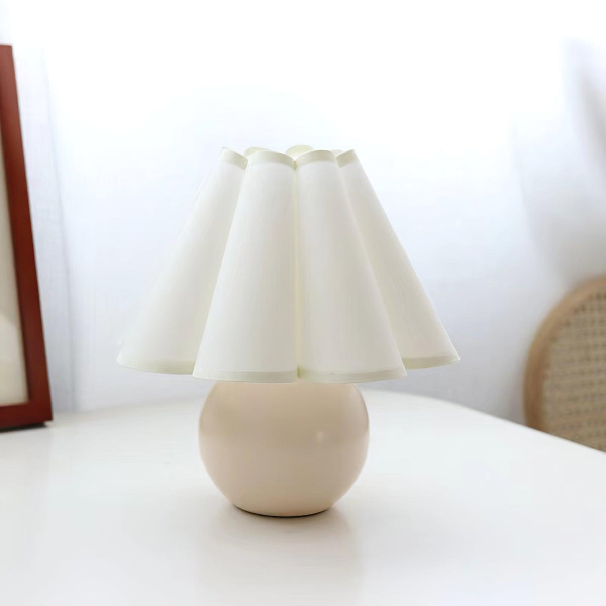 Kicsi Knife Pleat Table Lamp – image 7