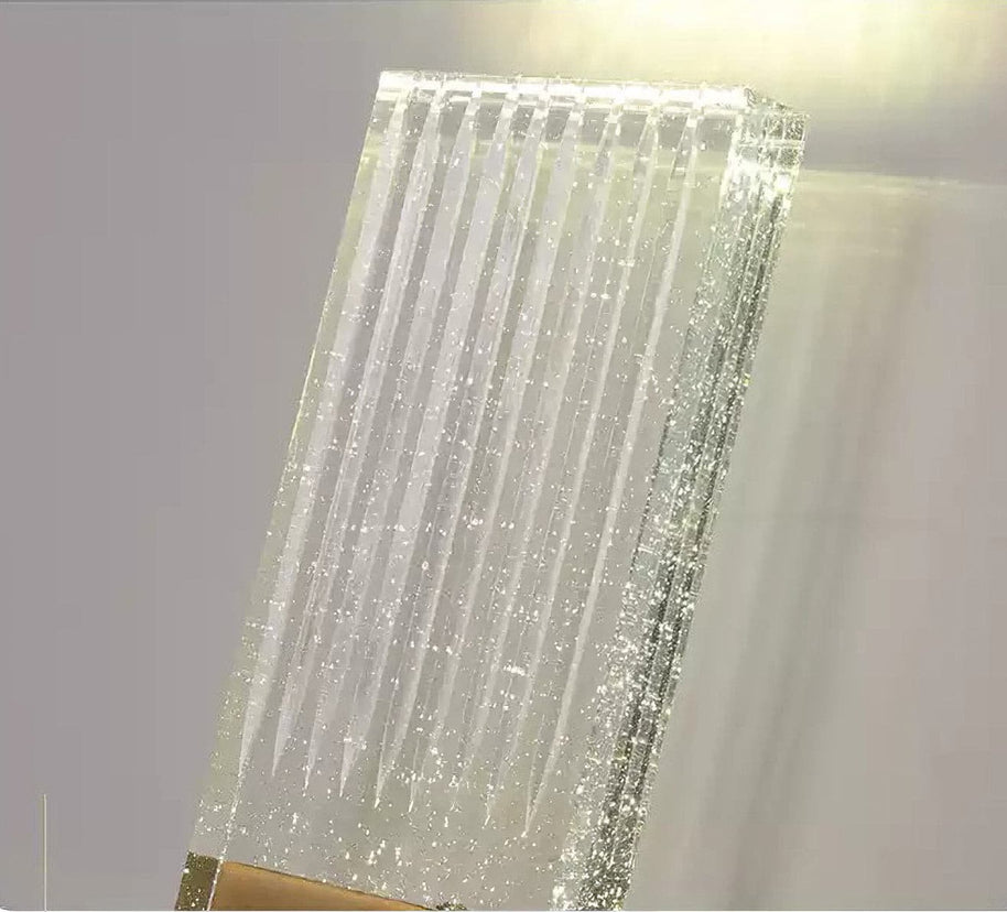 Close view of the ribbed glass panel showing the bubbles inside it.