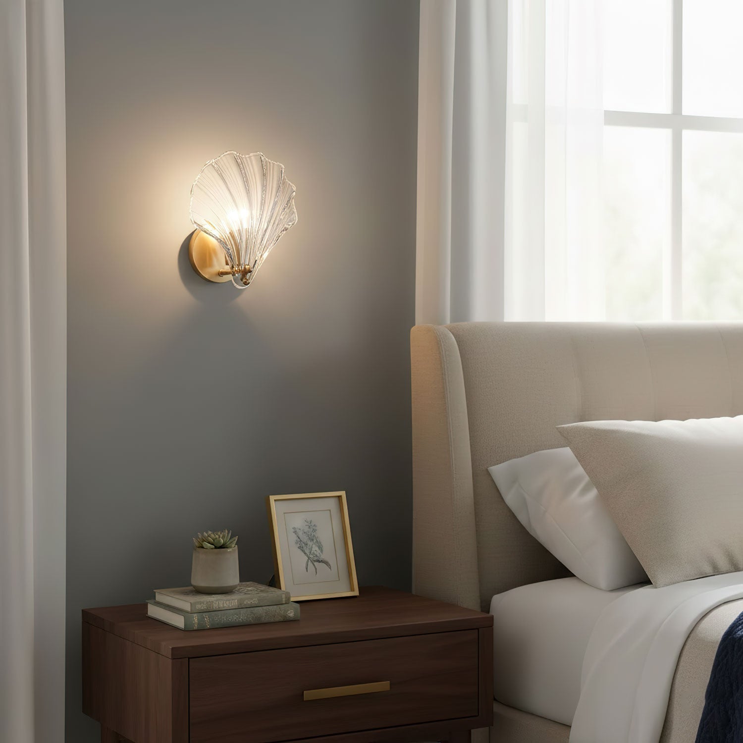 Coquille Brass Shell Wall Light