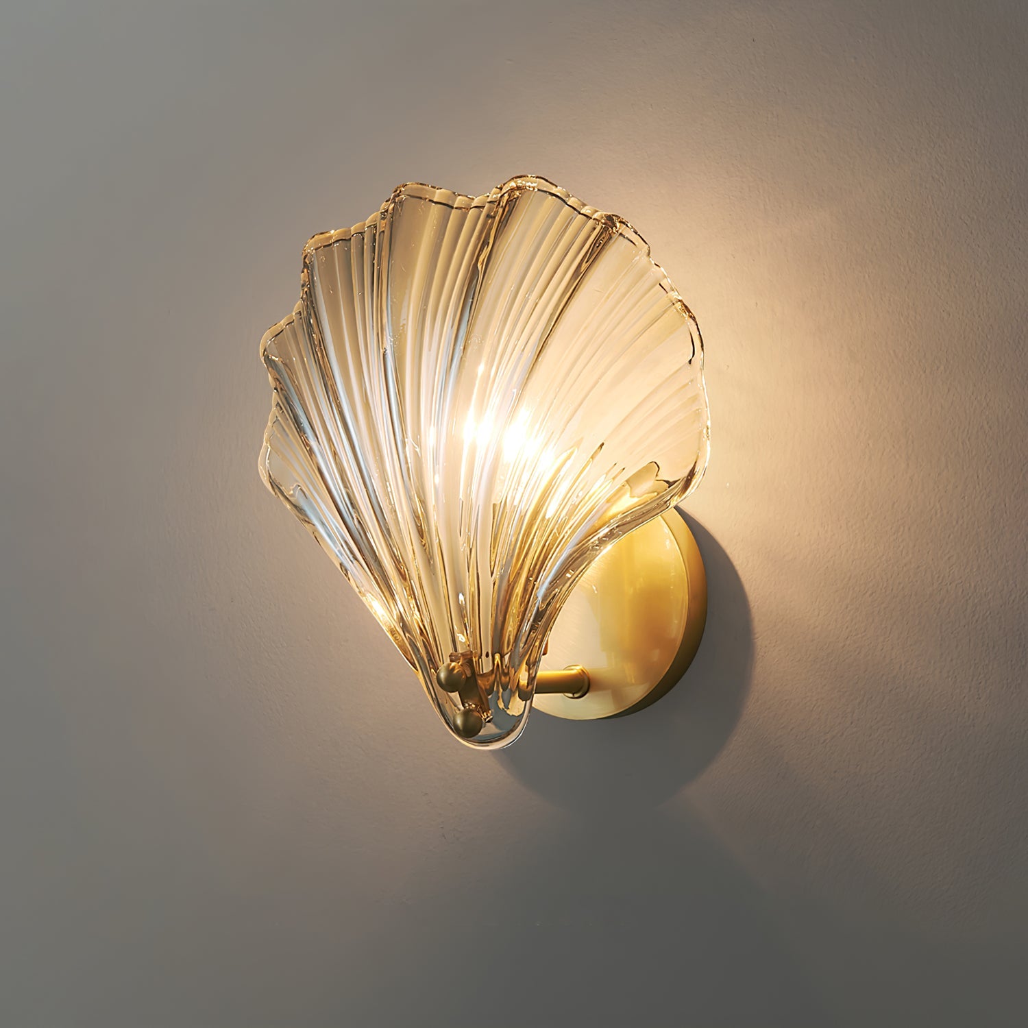 Coquille Brass Shell Wall Light