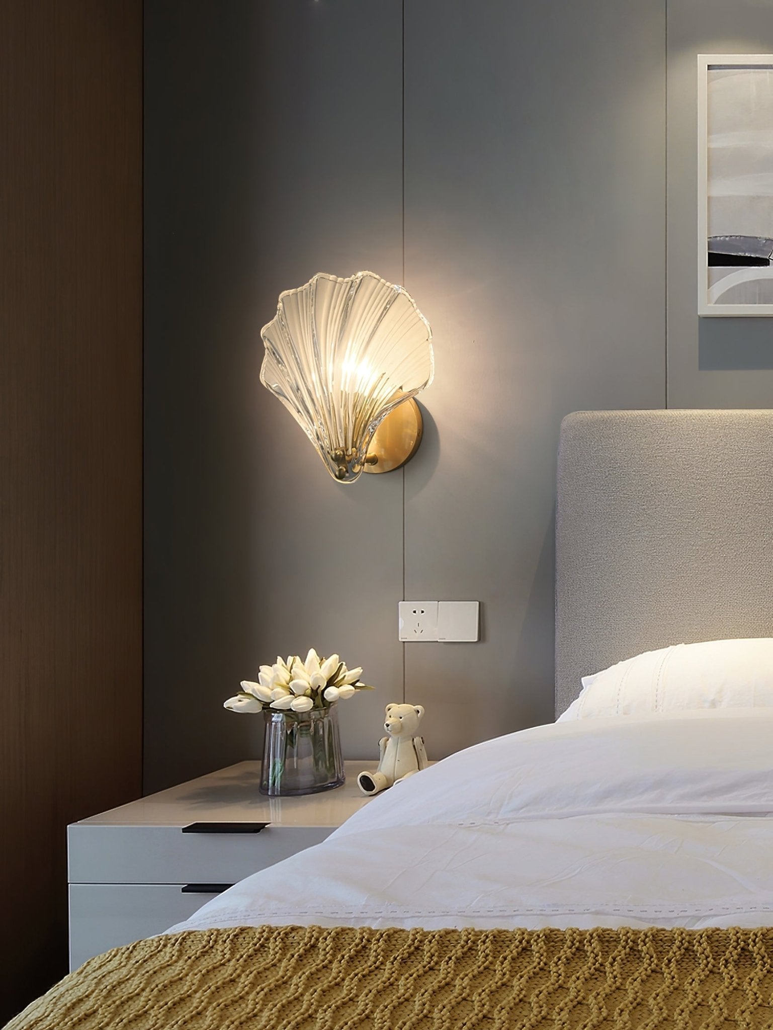 Coquille Brass Shell Wall Light