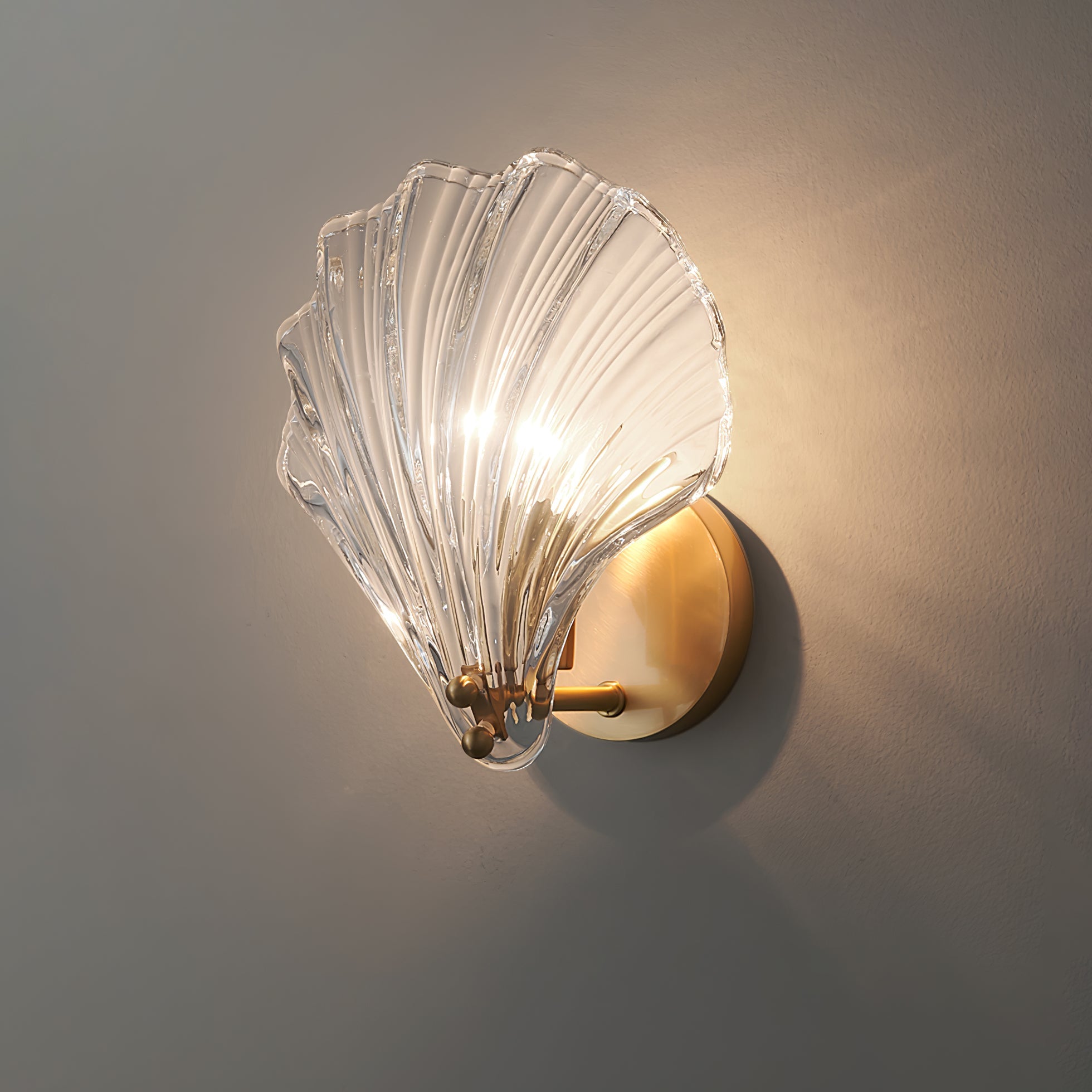 Coquille Brass Shell Wall Light