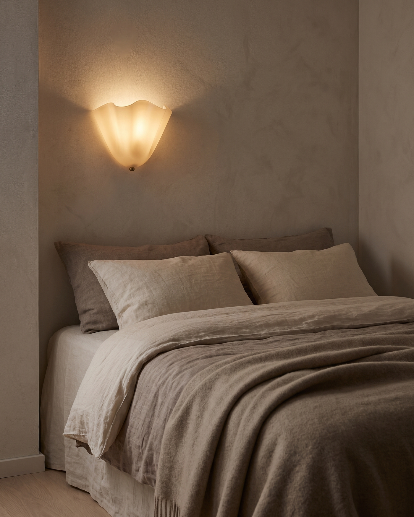Vela Ribbed Glass Wall Lamp